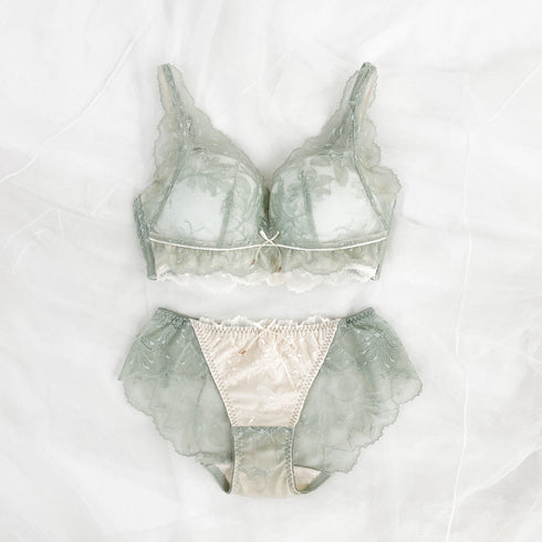 ぷるんっに惚れる 初恋ブラ -ブラ&ショーツセット-