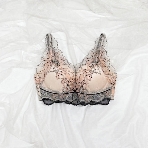 ぷるんっに惚れる 初恋ブラ -ブラ&ショーツセット-