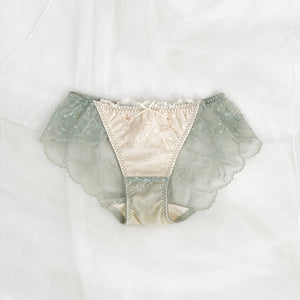 ぷるんっに惚れる 初恋ブラ -ブラ＆ショーツセット-